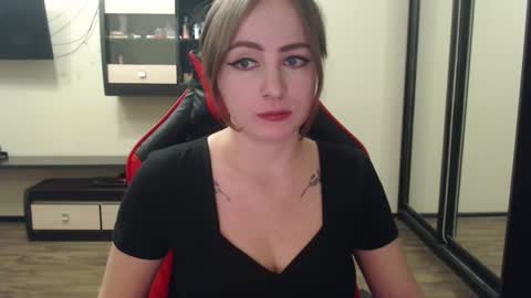 Laralianna online show from 02.23.25