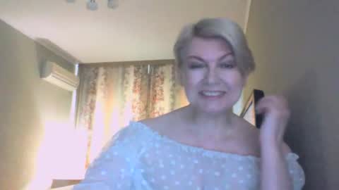 Snapshot of laramrs chatting on 04.25.26 laramrs online show from 04.25.26