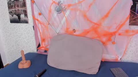 Lara Murphy online show from 10.22.25