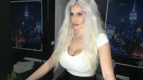 laras_moans online show from 03.05.25