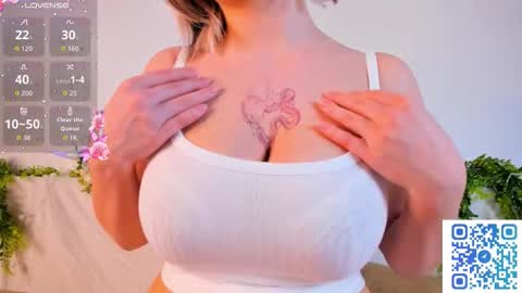 Snapshot of large_ocean chatting on 10.04.25 Rose online show from 10.04.25