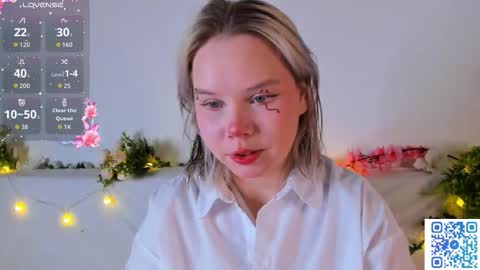 Snapshot of large_ocean chatting on 11.01.25 Rose online show from 11.01.25