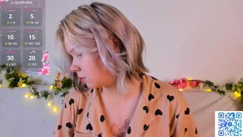 Snapshot of large_ocean chatting on 11.06.25 Rose online show from 11.06.25