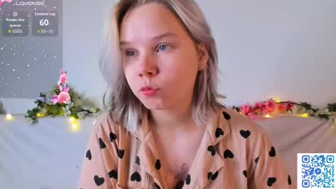 Snapshot of large_ocean chatting on 11.07.25 Rose online show from 11.07.25