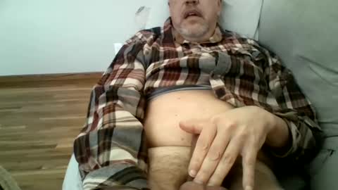 Snapshot of largerthanavg2plz chatting on 03.16.26 Large2PLZ online show from 03.16.26