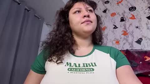 Snapshot of larissa_antonella chatting on 10.24.25 larissa_antonella online show from 10.24.25