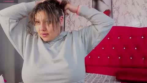 Snapshot of larissa_antonella chatting on 11.28.25 larissa_antonella online show from 11.28.25