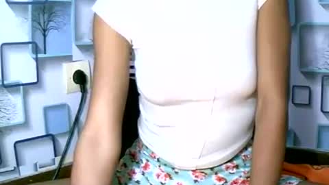 Snapshot of larra27 chatting on 10.07.25 Malala online show from 10.07.25