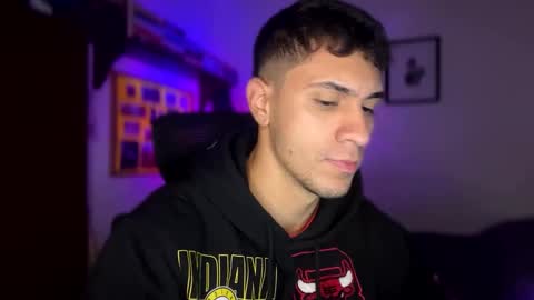 Snapshot of larry_jones chatting on 02.14.25 andrew online show from 02.14.25