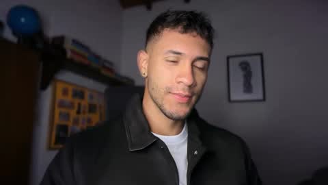 Snapshot of larry_jones chatting on 09.30.25 andrew online show from 09.30.25