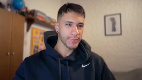 Snapshot of larry_jones chatting on 10.12.25 andrew online show from 10.12.25