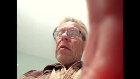 Snapshot of larrybrugs chatting on 11.28.25 larrybrugs online show from 11.28.25