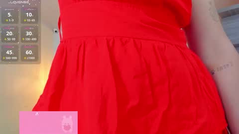 Snapshot of larsonmia chatting on 11.12.25 MIA online show from 11.12.25