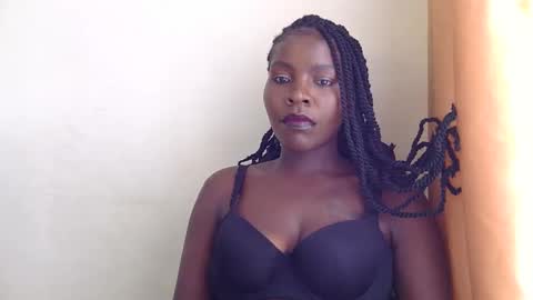 Snapshot of larvy12 chatting on 11.08.25 larvy12 online show from 11.08.25