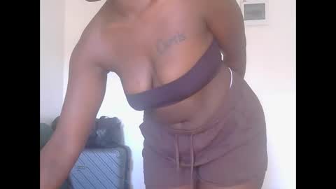 Snapshot of larvy12 chatting on 02.27.26 larvy12 online show from 02.27.26