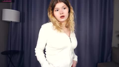 Snapshot of latanyabarthel chatting on 11.19.25 Jay online show from 11.19.25