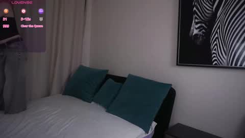 Snapshot of latanyabarthel chatting on 11.26.25 Jay online show from 11.26.25