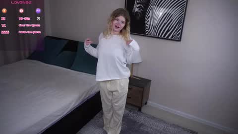 Snapshot of latanyabarthel chatting on 11.28.25 Jay online show from 11.28.25