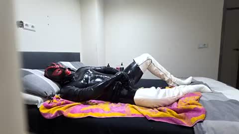 Snapshot of latexboy1986 chatting on 06.20.26 latex boy 38 online show from 06.20.26