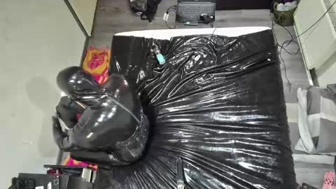 Snapshot of latexboy1986 chatting on 07.26.26 latex boy 38 online show from 07.26.26