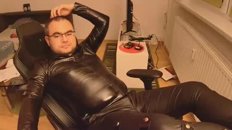 Snapshot of latexboy893 chatting on 11.26.25 latexboy893 online show from 11.26.25