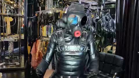 Snapshot of latexlover202 chatting on 11.17.25 latexlover202 online show from 11.17.25