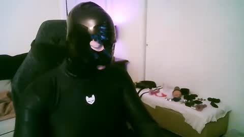 latexminheadroom online show from 03.31.26