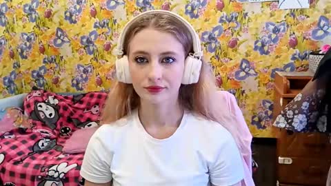 Snapshot of laticiacalicutt chatting on 10.18.25 Amelia online show from 10.18.25