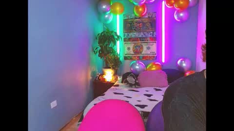 Snapshot of latin_boysxxx_ chatting on 10.18.25 latin_boysxxx_ online show from 10.18.25