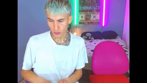 Snapshot of latin_boysxxx_ chatting on 10.27.25 latin_boysxxx_ online show from 10.27.25