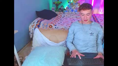 Snapshot of latin_boysxxx_ chatting on 11.29.25 latin_boysxxx_ online show from 11.29.25