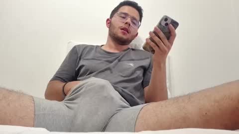 Snapshot of latin_edge chatting on 03.10.25 Latin edge online show from 03.10.25