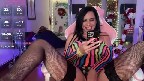 Latina Light online show from 11.25.25