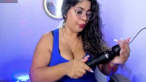 Snapshot of latinamav22 chatting on 06.19.26 latinamav22 online show from 06.19.26