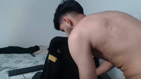 Snapshot of latinbunny7779 chatting on 12.27.24 camilo online show from 12.27.24