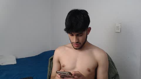 Snapshot of latinbunny7779 chatting on 01.21.25 camilo online show from 01.21.25