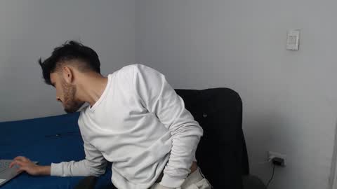 Snapshot of latinbunny7779 chatting on 02.04.25 camilo online show from 02.04.25