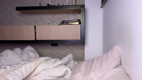 Snapshot of latinella chatting on 12.29.24 Hi - online show from 12.29.24