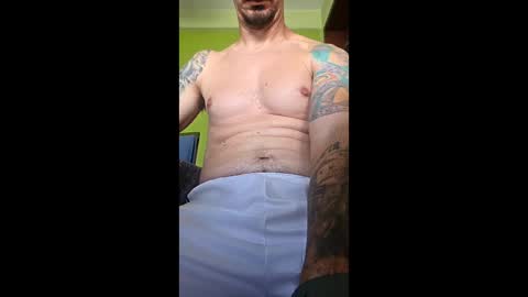 Snapshot of latinheat95 chatting on 12.21.25 latinheat95 online show from 12.21.25