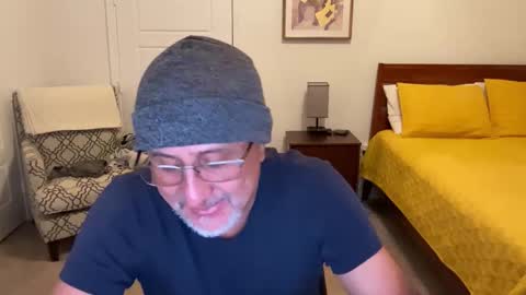 QS - INDEPENDENT MODEL online show from 10.27.25