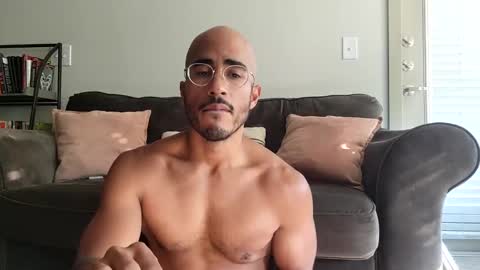 Snapshot of latinomixedbbc chatting on 09.10.25 latinomixedbbc online show from 09.10.25