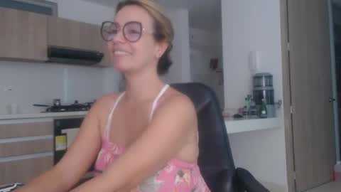 Snapshot of latinpaprika chatting on 12.15.24 latinpaprika online show from 12.15.24
