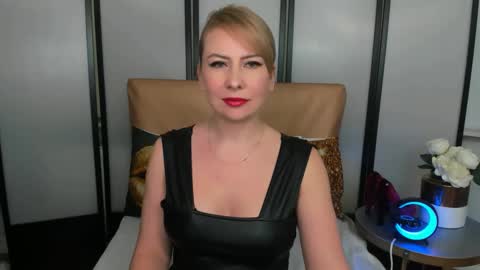 Latoya online show from 02.12.25