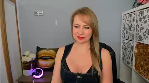 Latoya online show from 02.20.25