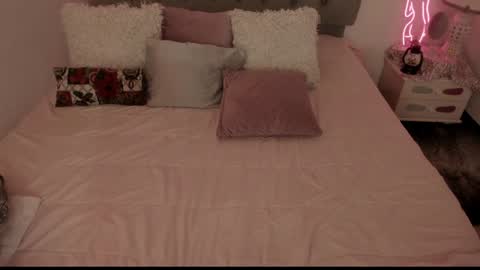 Snapshot of lau_123x chatting on 01.07.25 Laura online show from 01.07.25