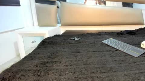 laura__js_ online show from 12.01.25