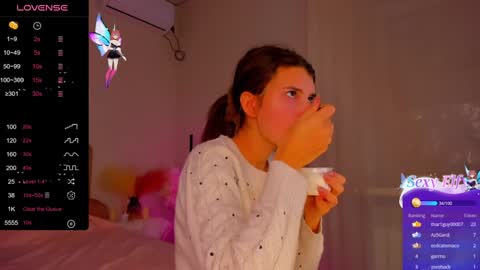 Snapshot of laura__leee chatting on 12.09.24 Laura online show from 12.09.24
