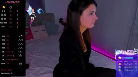 Snapshot of laura__leee chatting on 12.14.24 Laura online show from 12.14.24