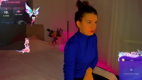 Snapshot of laura__leee chatting on 12.21.24 Laura online show from 12.21.24