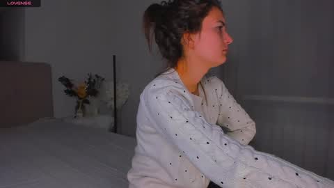 Snapshot of laura__leee chatting on 12.23.24 Laura online show from 12.23.24